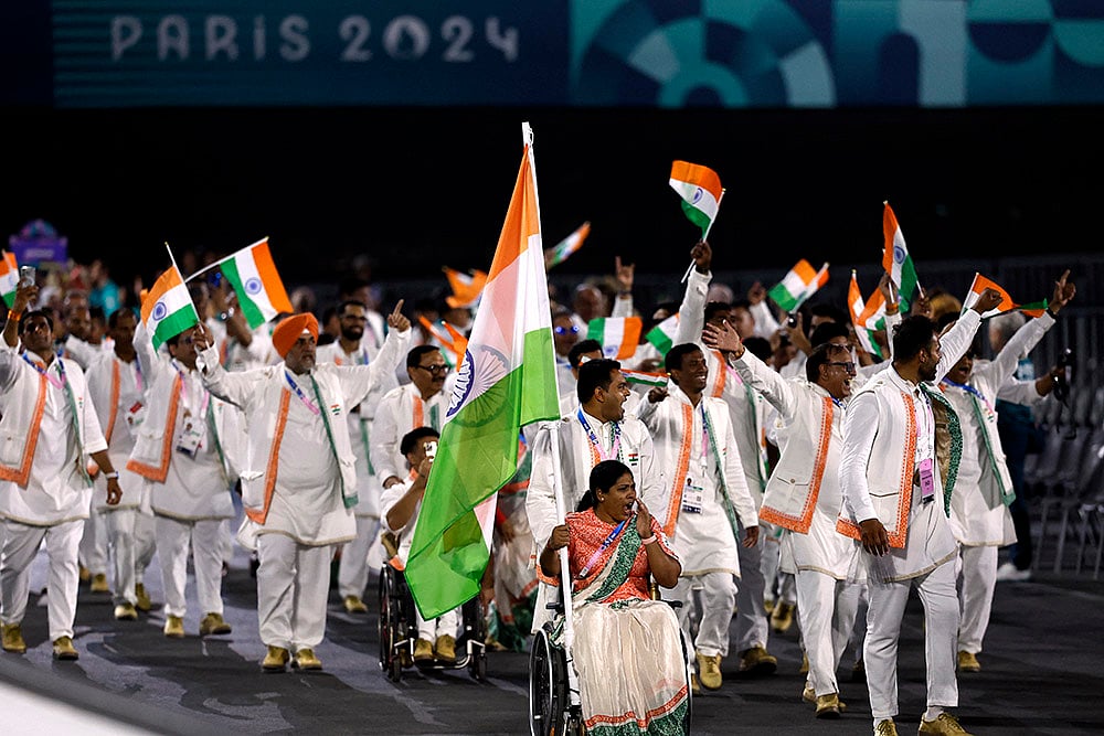 | Photo: Gonzalo Fuentes/Pool Photo via AP : 2024 Paralympics Opening Ceremony: Flagbearers Bhagyashri Mahavrao Jadhav of India and Sumit of India lead their contingent